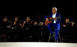 1729651743-paulinho-da-viola-foi-o-responsavel-por-cantar-o-hino-nacional-brasileiro-na-abertura-dos-jogos-do-r