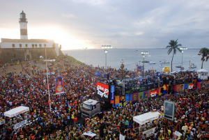 Read more about the article Já é carnaval Salvador: Confira a programação completa da maior festa de rua do mundo