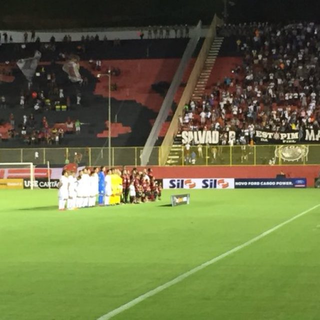 Com apoio da torcida Vitória fica apenas no empate com Corinthians pela Copa do Brasil