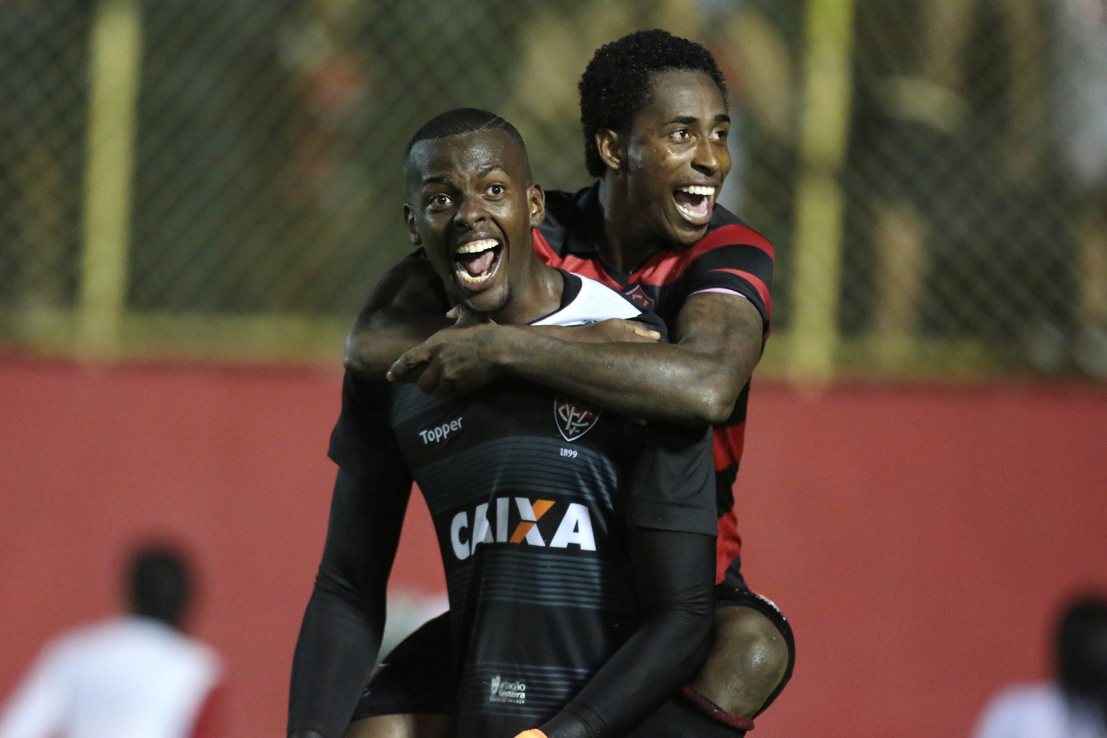 You are currently viewing Caique brilha e Vitória derrota o Internacional nos pênaltis na Copa do Brasil