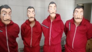 Read more about the article Quarteto com fantasias de ‘La Casa de Papel’ é detido tentando invadir centro de triagem de detentos
