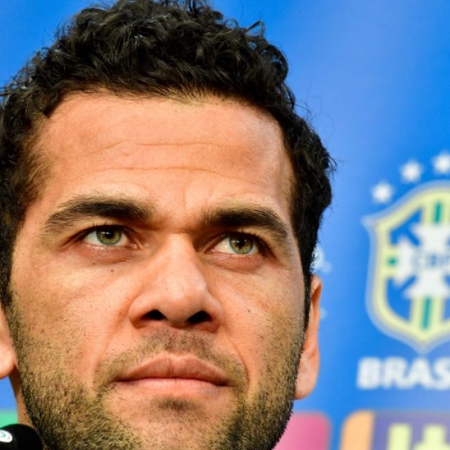 Daniel Alves está fora da Copa do Mundo