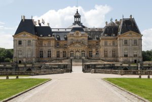 Read more about the article Ladrões invadem castelo, amaram idosos com gravatas e roubam 2 milhões de euros